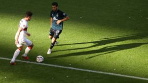 Mario Gomez (links) hat die Vorlage zum 2:1 gegeben – und damit auch seinen Anteil am Sieg. Foto: Pressefoto Baumann