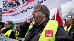 Protest am Verhandlungsort in Potsdam Foto: dpa/Carsten Koall