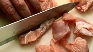 Salmonellen und Campylobacter in rohem Geflügelfleisch sind eine Gefahr Foto: AP/Joerg Sarbach