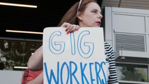 Wer für Uber  arbeitet, nennt sich Gig Worker –  und hat oft Probleme. Foto: Point du Jour