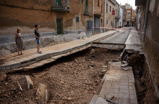 Im Ortsteil Santa Barbara in der katalonischen Stadt  Tarragona ist diese Straße von den Regenmassen weggespült worden. Foto: Imago/Zuma Wire/Marc Asensio Clupes