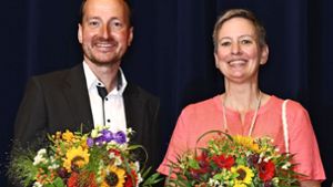 Blumen für den Sieger: Christoph Traub und seine Frau Constanze. Foto: G. Bergmann/Stadt Filderstadt