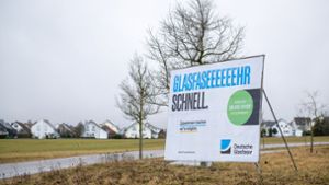Die Deutsche Glasfaser plakatiert großzügig an ganz unterschiedlichen Stellen in Gärtringen. . .  Foto: Eibner-Pressefoto/Sascha Walther
