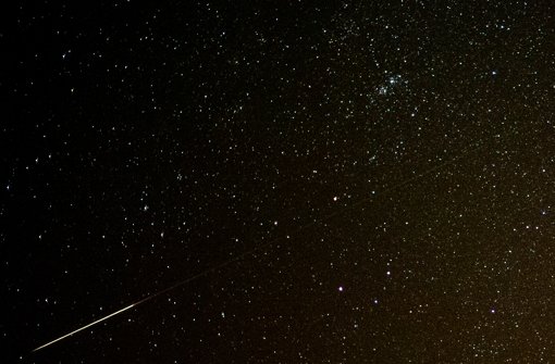 Sternschnuppe am Nachthimmel: Wunsch flieg los Foto: dpa