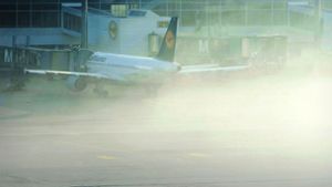 Die Zukunft der Lufthansa liegt im Nebel – eine Lösung für den Streit mit den Piloten ist nicht in Sicht. Foto: dpa