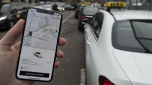 Uber vermittelt seit wenigen Wochen Taxi- und Mietwagenfahrten in der Stuttgarter Region. Laut Gericht ist das illegal – doch jetzt glaubt das Unternehmen, ein Schlupfloch gefunden zu haben. Foto: Lichtgut/Leif Piechowski