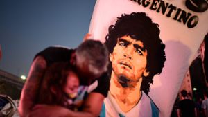 Bittere Tränen in Buenos Aires: Die Welt trauert um Diego Maradona. Foto: AFP/RONALDO SCHEMIDT