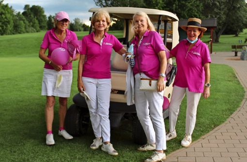 Golfen für den guten Zweck: (von links) Gudrun Bürkle, Lucia Marschall, Christel Singer und Angela Feufel. Foto: Jacqueline Fritsch