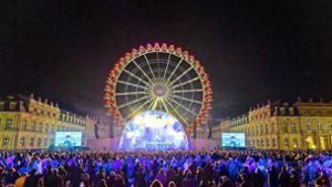 Mit Peter Schilling und weiteren Musikern feiern 14 000 Partygäste den Jahreswechsel auf dem Schlossplatz. Foto: Lichtgut/Julian Rettig