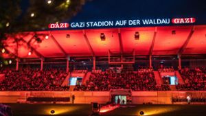 Zum fünften Mal fand am Samstag das Weihnachtssingen im Gazi-Stadion auf der Waldau statt. Foto: Lichtgut/Christoph Schmidt