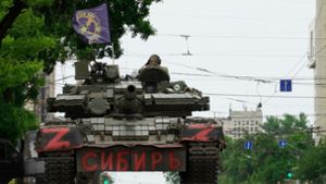 Ein Panzer der Wagner-Truppe rollt durch Rostow. Foto: AFP/STRINGER