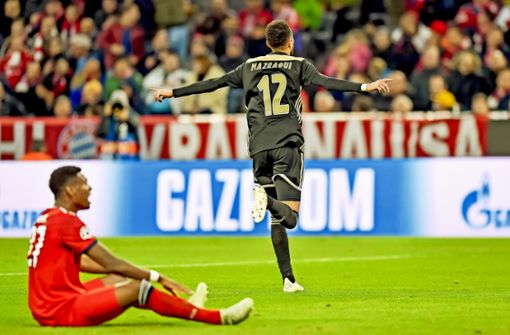 Ajax-Stürmer Mazraoui trifft zum 1:1-Endstand – sehr zum Ärger von Bayern-Verteidiger David Alaba Foto: AFP