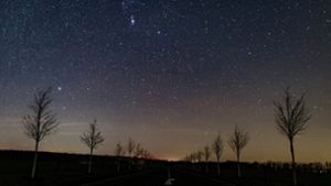 Im Mai kann man gut Sternschnuppen beobachten. (Symbolbild) Foto: dpa/Patrick Pleul