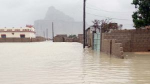 Überschwemmte Straßen nach heftigen Regenfällen. Foto: PPI/ZUMA/dpa