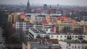 Ein Bündnis fordert eine gerechte Kostenaufteilung bei energetischen Wohnungssanierungen. Foto: Monika Skolimowska/dpa