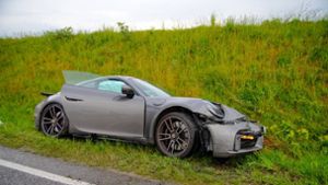 Der Fahrer eines Porsche hat am Mittwochabend einen Unfall verursacht. Foto: 7aktuell.de