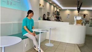 Bis Ende 2022 verkaufte Martin Luz in dem Geschäft noch Fleisch, nun ist Li Yang mit ihrem Café Sweetea eingezogen. Foto: /Kathrin Haasis