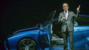 Chefingenieur Yoshikazu Tanaka präsentierte am 18. November 2014 den Toyota Mirai bei der Weltpremiere in Tokio. Foto: AFP, dpa