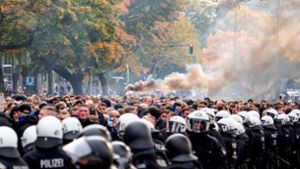 In der jüngeren Vergangenheit war es zu Ausschreitungen zwischen der Polizei und Fans gekommen. Foto: dpa/Daniel Bockwoldt