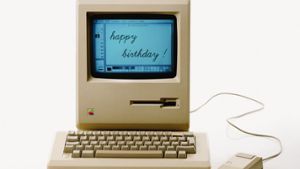 40 Jahre später sieht man dem Macintosh an, dass er aus einer anderen Ära stammt. Foto: Audio und werbung/Shutterstock.com