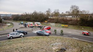 Unfälle wie dieser im Dezember 2021 an der Einmündung zur Landesstraße sorgen für Diskussionen. Foto: Archiv (KS-Images.de / Karsten Schmalz)
