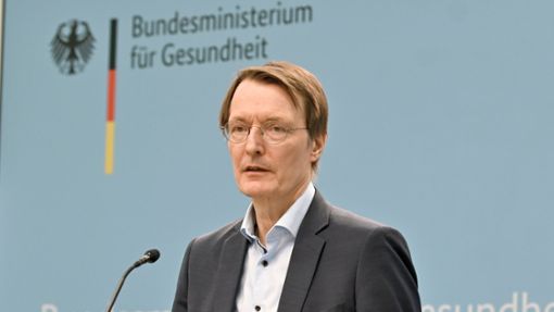 Karl Lauterbach (SPD) bringt mit einem neuen Vorhaben die Kassen gegen sich auf. Foto: dpa/Felix Müschen