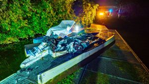 Ein Katamaran und ein Ruderboot wurden durch die Flammen zerstört. Foto: 7aktuell.de/Alexander Hald/7aktuell.de | Alexander Hald