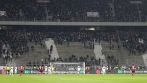 Zahlreiche Fans von Eintracht Frankfurt haben ihr Team aus Protest am Samstag nicht unterstützt. Foto: Pressefoto Baumann/Hansjürgen Britsch
