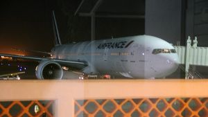 Die Maschine der Air France nach der außerplanmäßigen Landung in Mombasa. Foto: AP