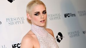 Kurze, blondierte Haare bei Frauen scheinen in den USA gerade schwer in Mode zu sein. Schauspielerin Kristen Stewart („Twilight“) rasierte ihre dunklen Haare bis auf wenige Zentimeter ab und blondierte den Rest. Foto: AP