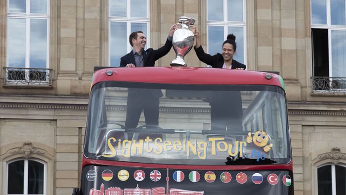 Der Pokal ist in Stuttgart angekommen