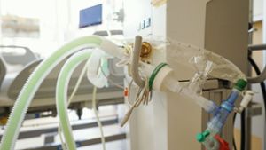 Beatmungsschläuche auf einer Intensivstation für Corona-Patienten Foto: dpa/Uwe Anspach