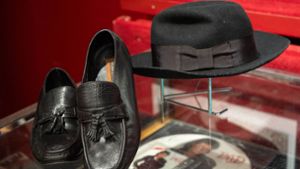 Auf 60.000 bis 100.000 Euro wird der Wert von Michael Jacksons berühmtem Fedora-Hut geschätzt. Foto: IMAGO/ABACAPRESS/IMAGO/Marechal Aurore/ABACA