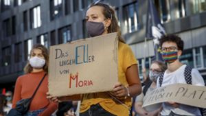 Solidaritäts-Kundgebung für die Menschen aus dem Flüchtlingslager Moria vergangene Woche auf dem kleinen Schlossplatz in Stuttgart. Foto: Lichtgut/Julian Rettig