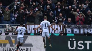 St. Pauli wieder auf Aufstiegskurs - KSC schlägt Hertha