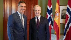Jonas Gahr Støre, Ministerpräsident von Norwegen (r), mit Pedro Sanchez, Ministerpräsident von Spanien. Norwegen will einen palästinensischen Staat anerkennen. Foto: dpa/Terje Pedersen
