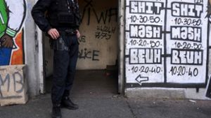 Drogenhandelsplatz im Wohnprojekt Maison-Blanche im Norden von Marseille. Drogenbanden dominieren in Marseille ganze Wohnviertel, regelmäßig gibt es tödliche Abrechnungen. Foto: Nicolas Tucat/AFP/dpa