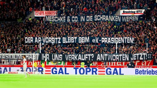 Die Fans in der Cannstatter Kurve haben sich beim jüngsten Heimspiel gegen Union Berlin in der Causa mit Spruchbändern zu Wort gemeldet. Foto: Baumann/Julia Rahn