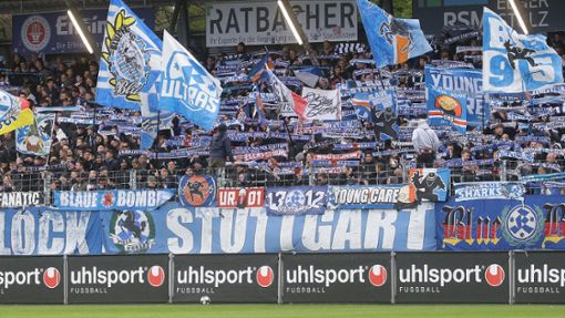 Die Fans der Stuttgarter Kickers rufen zu zwei Mottofahrten auf. Foto: Pressefoto Baumann