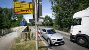 An der Neckarbrücke in Freiberg verliert sich die Spur des Flüchtigen. Foto: Simon Granville