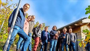 Württembergische Piwi-Pioniere sind  zum Treffen der Piwi-Regionalgruppe zum  Stadtwengerthäusle in Weinstadt-Schnait gekommen Foto: Frank Eppler