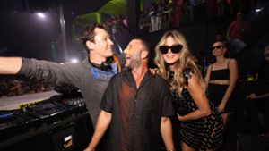 Den 80er Jahre-Hit „Sunglasses at night“ hat Heidi Klum mit Star-DJ Tiësto (links) neu aufgenommen. Foto: IMAGO/Cover-Images