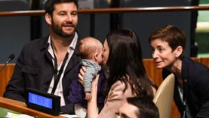 Reden vor der UN-Vollversammlung halten und Mutter sein – Jacinda Ardern hat gezeigt, dass beides geht. Foto: AFP/DON EMMERT