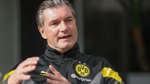 BVB-Sportdirektor Michael Zorc bestätigte am Donnerstag, dass Lucien Favre auch in der kommenden Saison Trainer bei Borussia Dortmund bleibt. (Archivbild) Foto: dpa/Friso Gentsch