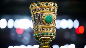 Im DFB-Pokal wurde das Halbfinale ausgelost - auch wenn eine Paarung noch nicht genau feststeht. Foto: Tom Weller/dpa