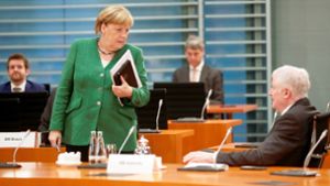 Angela Merkel und Horst Seehofer: Die Politiker haben sich in der Debatte um Flüchtlinge aus Griechenland geeinigt. Foto: dpa/Hannibal Hanschke