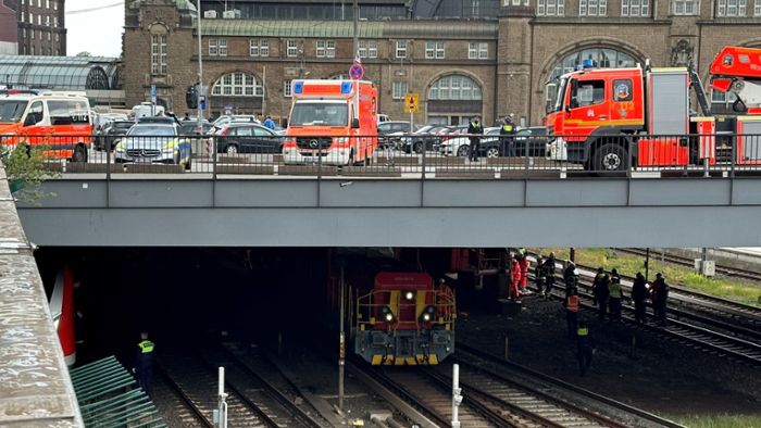Bauzug am Hauptbahnhof entgleist - Sechs Verletzte