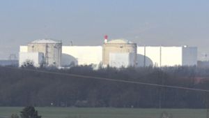 Nach fast zwei Jahren vom Netz ist einer der beiden Reaktoren des elsässischen Kernkraftwerks Fessenheim wieder hochgefahren worden. Foto: dpa