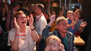 Freude bei Anhängerinnen der SPD Foto: AFP/CARMEN JASPERSEN