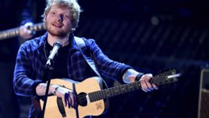 Die Fans haben lange warten müssen, jetzt sind gleich zwei neue Songs von Ed Sheeran ganz oben in den Charts. (Archivfoto) Foto: dpa